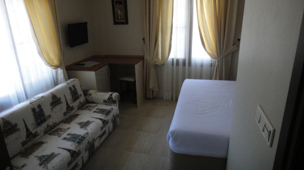 Golden Stone Butik Otel Çeşme Quarto foto